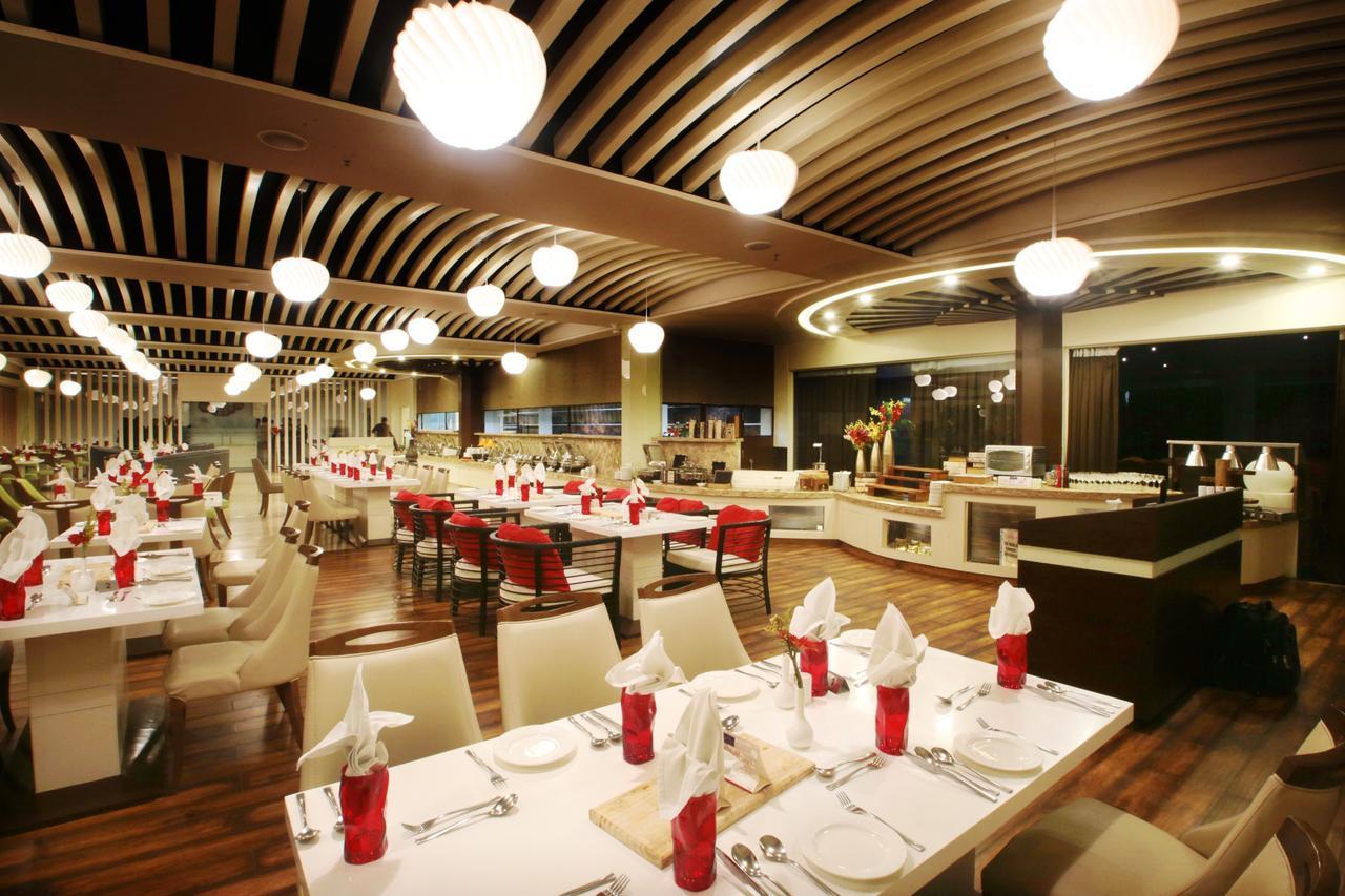 Hotel Vijan Mahal Jabalpur Esterno foto