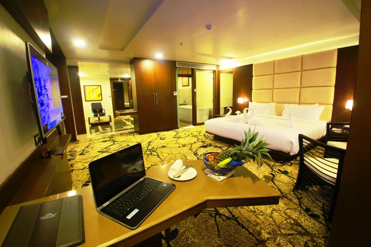 Hotel Vijan Mahal Jabalpur Esterno foto