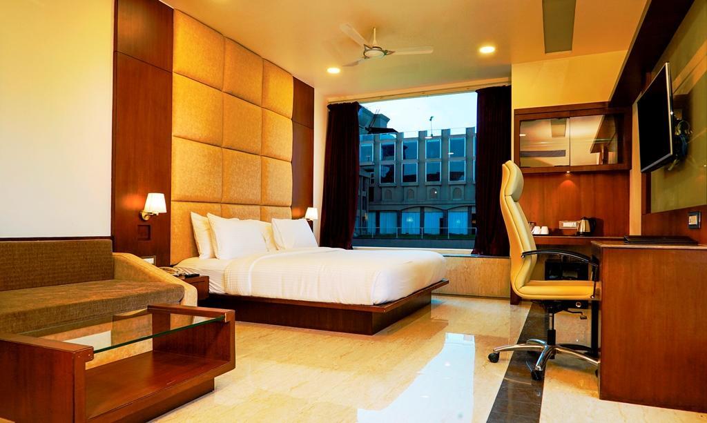Hotel Vijan Mahal Jabalpur Esterno foto